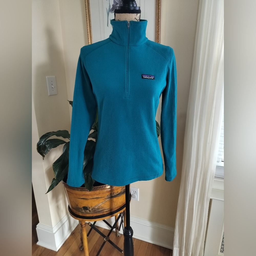 Patagonia women's Quarter Zip Color Green Sweater Polyester Outdoor Size S
